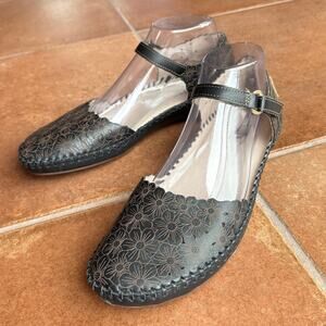 Pikolinos P. Vallarta Black Leather Mary Jane Shoes with Floral Detailing size 9
